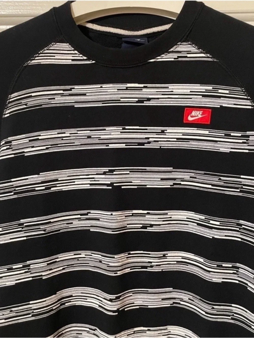 Nike Crew Static Speed Stripe Black & White Crewneck Pullover Sweater Size Mediu